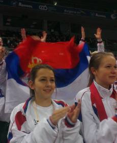 Stariji Nipponci sa šampionima